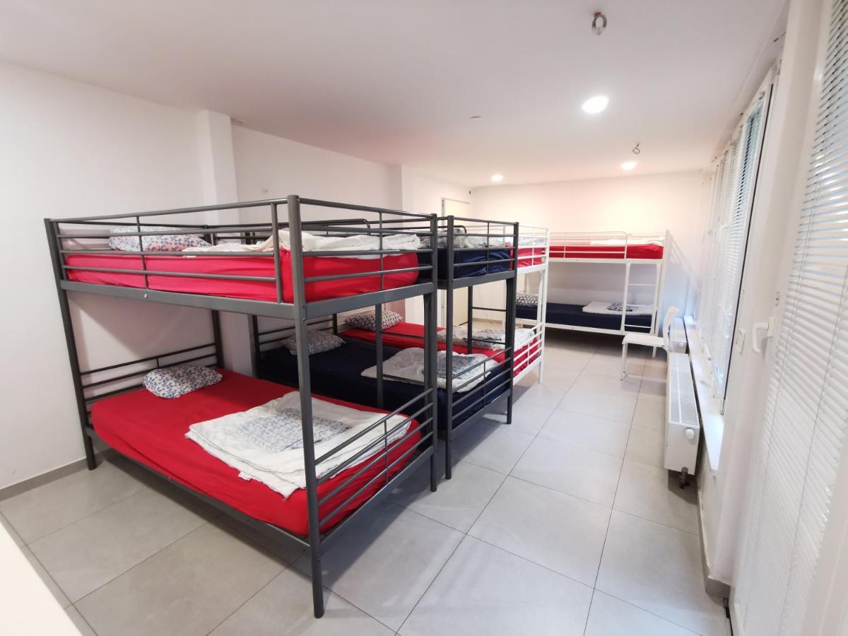 Simbol Rooms With Free Private Parking リュブリャナ エクステリア 写真