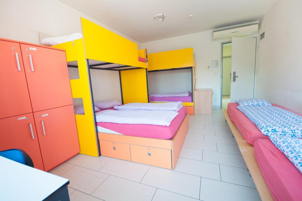 Simbol Rooms With Free Private Parking リュブリャナ 部屋 写真