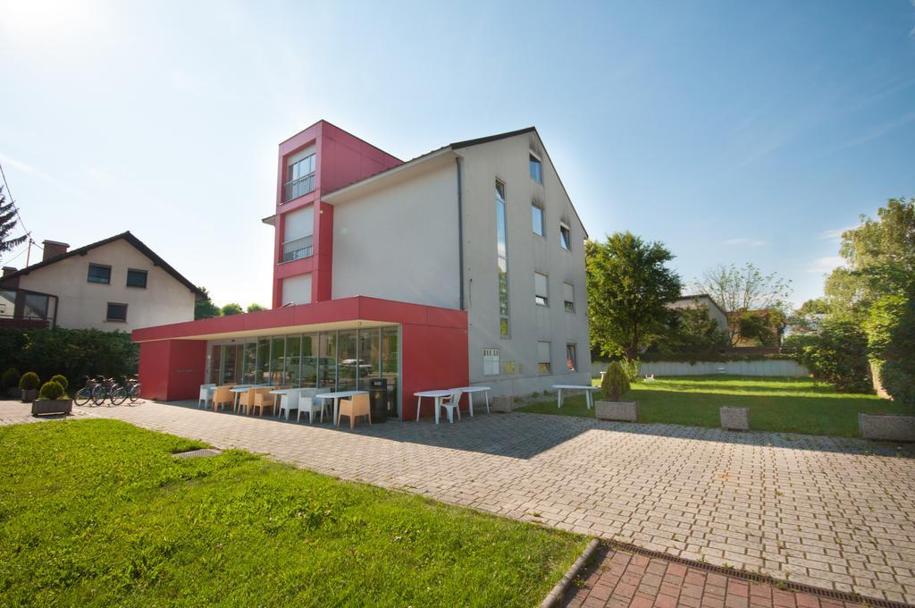 Simbol Rooms With Free Private Parking リュブリャナ エクステリア 写真