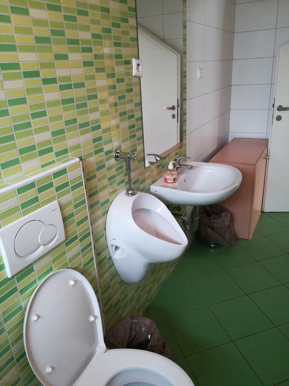 Simbol Rooms With Free Private Parking リュブリャナ エクステリア 写真